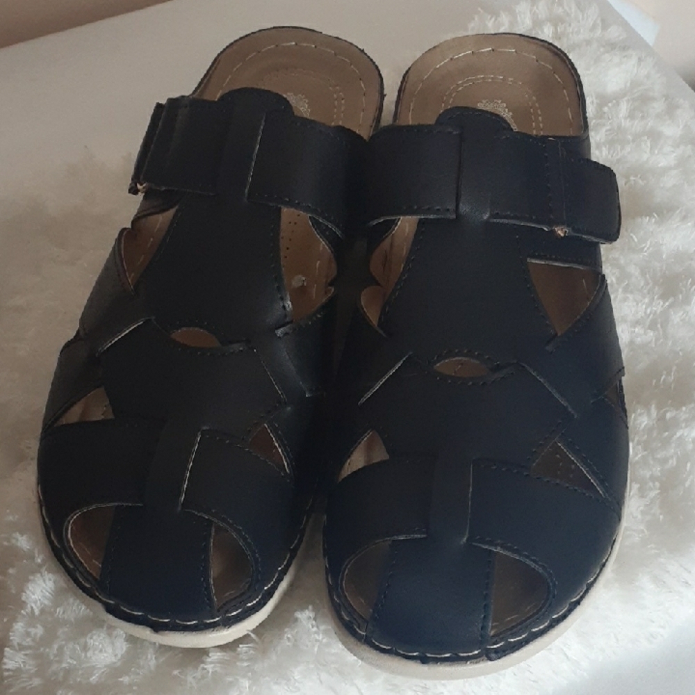 Black Mules Versatile Leather Design